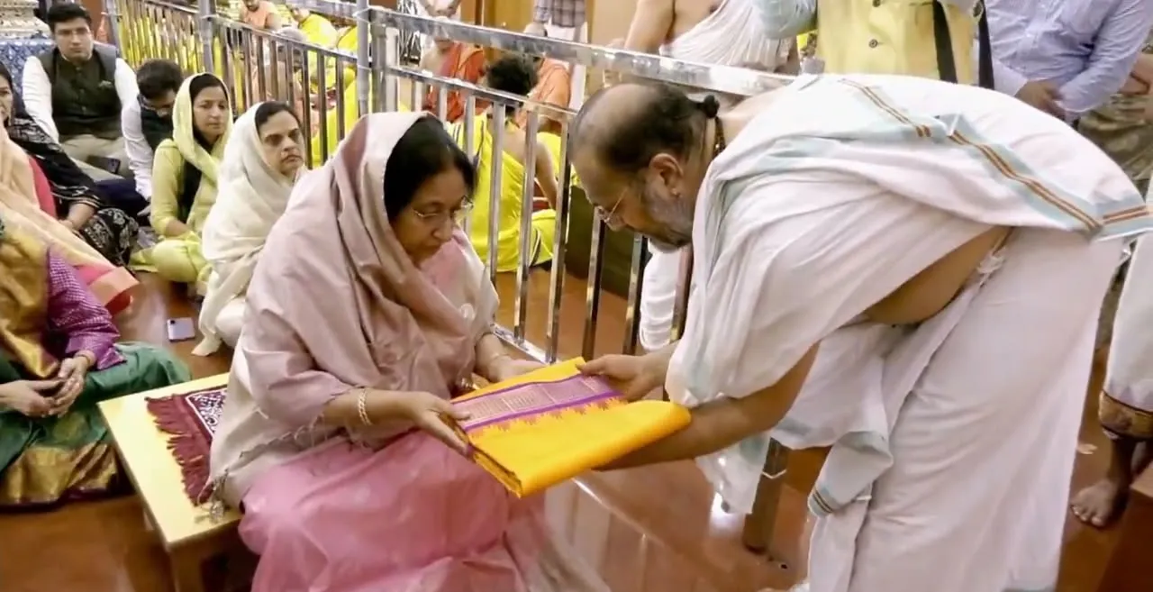 Hon’ble Governor of Karnataka, Dr. Sudha Yadav, visits Sri Surabharathi